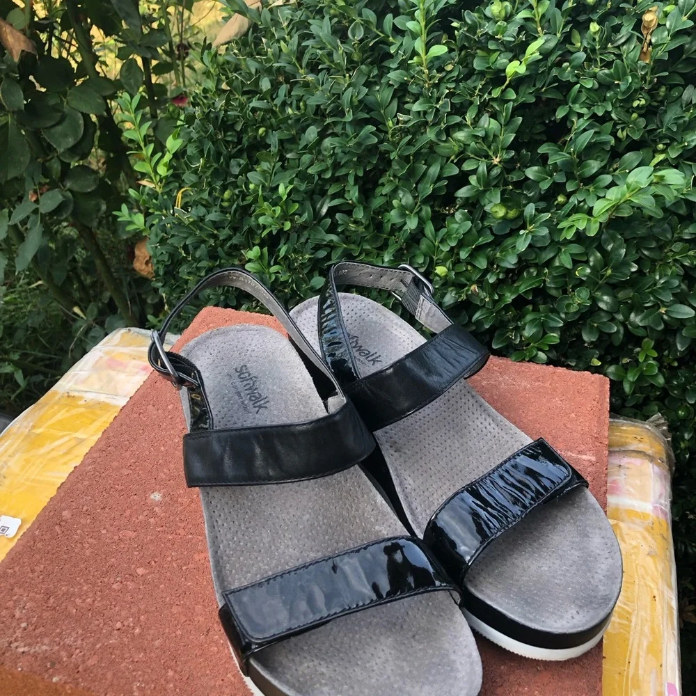 SoftWalk womens black
